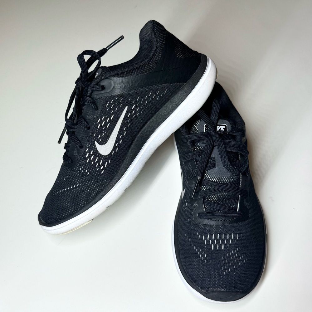 Nike Kids Flex 2016 Run Black Mesh Sneakers with White Accents Size- 4Y - Picture 3 of 10